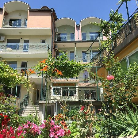 Royal Hostel Варна Экстерьер фото