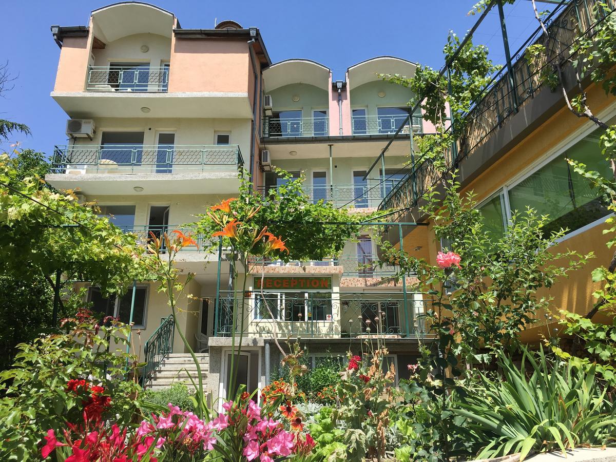 Royal Hostel Варна Экстерьер фото